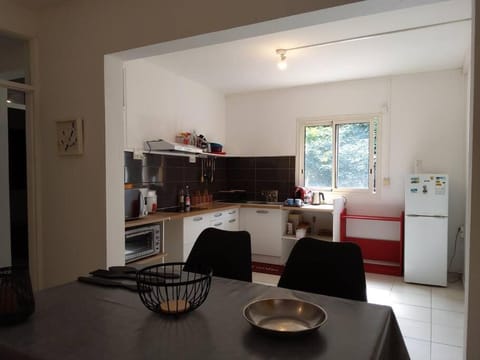 Kitchen or kitchenette, Seating area, Dining area, oven, stove