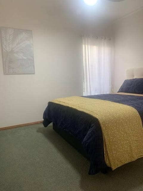 Cheerful 2 bedroom townhouse with secure parking Apartment in Mildura