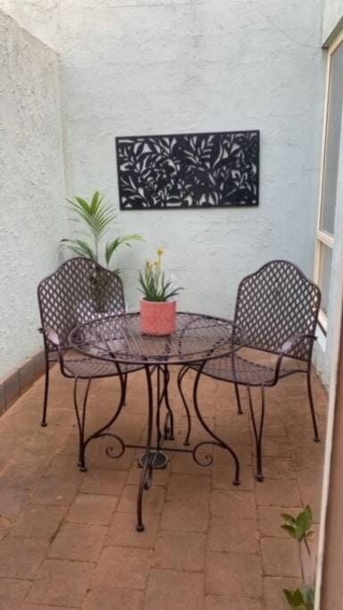 Cheerful 2 bedroom townhouse with secure parking Apartment in Mildura