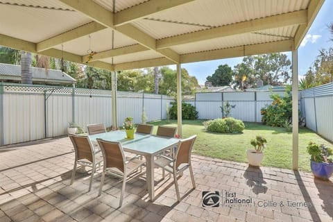 Cheerful 2 bedroom townhouse with secure parking Apartment in Mildura