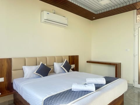 Bed, Bedroom, air conditioner