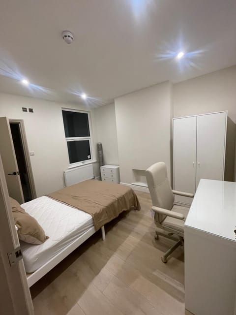 Private Room in AUR Residence Vacation rental in Croydon