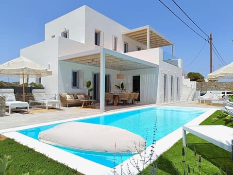 Property building, Day, Garden, Garden view, Pool view, Swimming pool, sunbed