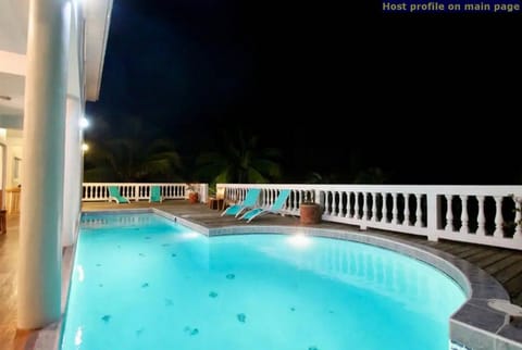 Villa Aurora Belize - Private Beach, Pool & Dock House in Corozal District