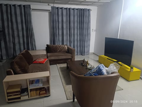 Communal lounge/ TV room, TV and multimedia, Living room, Seating area, Evening entertainment