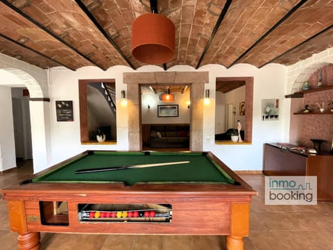 Billiard, Game Room