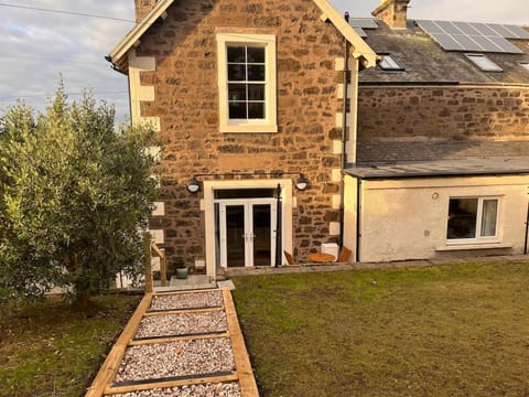 Property building, Day, Garden, Garden view