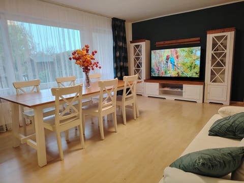 TV and multimedia, Living room, Dining area