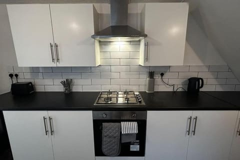 Cosy 4 bedroom house Apartment in Grimsby