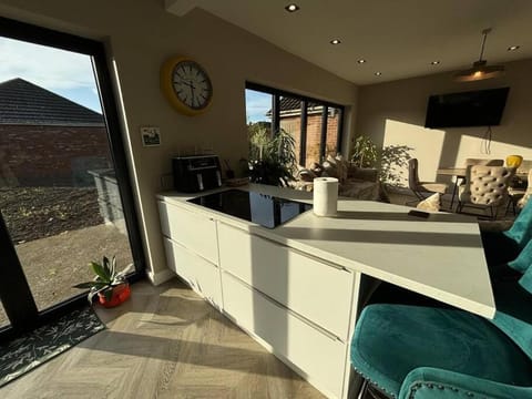 Modern 4 bedroom house Apartment in Grimsby