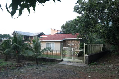 Property building, Facade/entrance, Garden