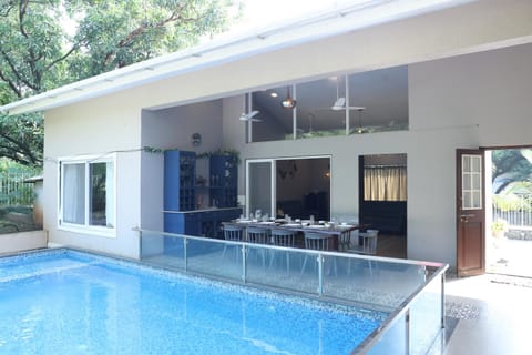 Day, Dining area, Pool view, Swimming pool