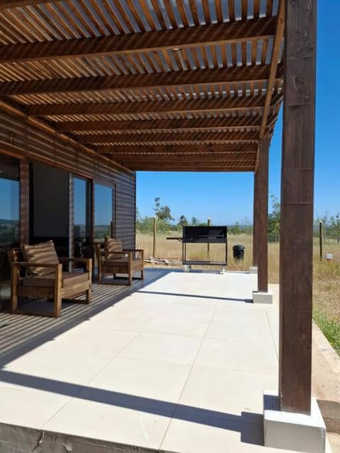 Casa con vista al Lago Rapel House in O'Higgins, Chile