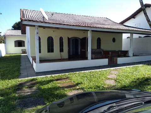 Casa 100m praia House in Bertioga