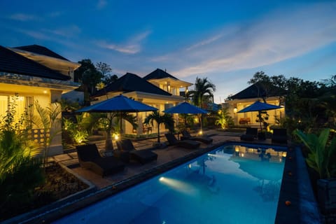 Property building, Night, Pool view, Swimming pool, sunbed