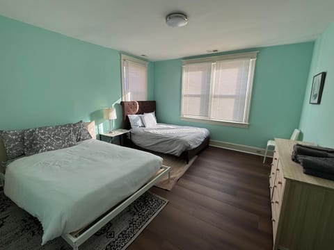 Beautiful Updated 4BR Apartment in DC with Easy Parking Apartment in District of Columbia