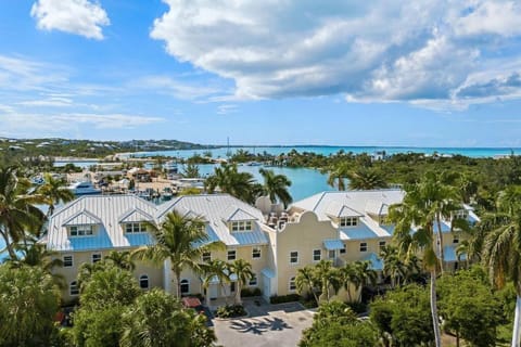 Exquisite Yacht Club Townhome Appartamento in The Bight Settlement