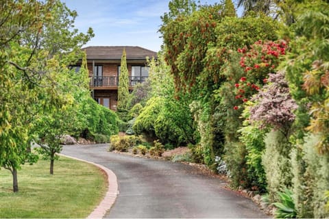 Property building, Spring, Day, Natural landscape, Garden, Garden view