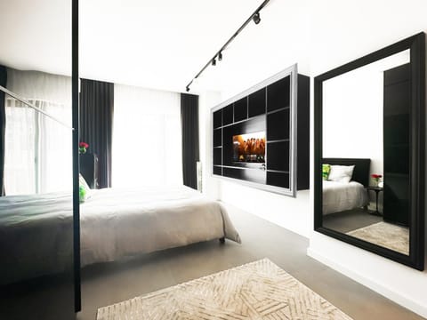 Bed, TV and multimedia, Bedroom, wardrobe