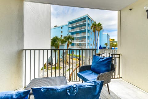 Steps to Beach Indian Shores Condo with Balcony! Apartment in Redington Shores