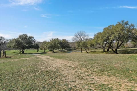 Ruby Dell Ranch - Just 10 mins from downtown Waco House in Bellmead