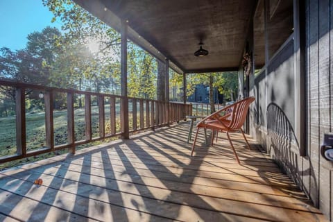 Tanager - Romantic Cabin, Porch, Mountain View House in Union County