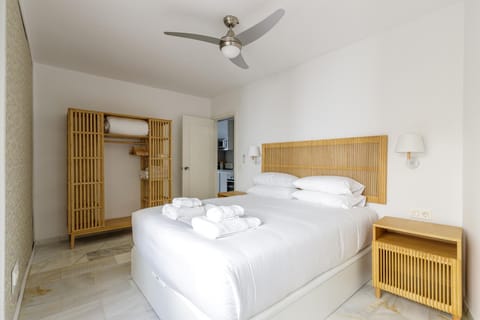 Caleta Homes - Apartamentos Pompidou Condominio in Malaga