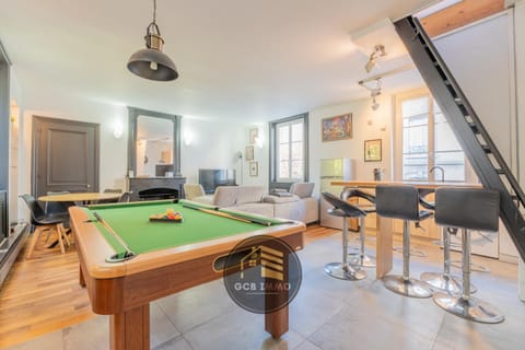 Billiard, Game Room