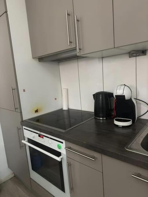 Zimmer neben Flughafen Appartement in Kloten