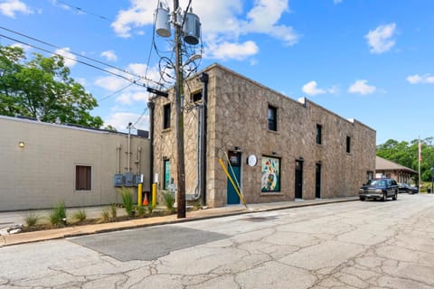 Property building, Day, Street view, Location, Parking