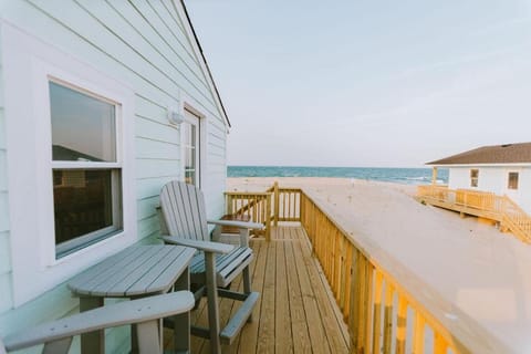 NH337 Coastal Dunes Cottage Court House in Nags Head