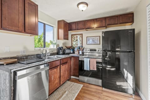 Medford Modern Condo with a Yard, Extended Stay Flexible Lease Apartment in Medford