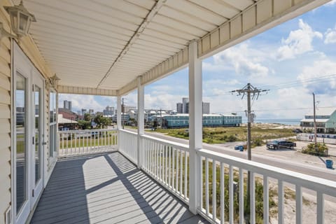 Summer Salt House in West Beach