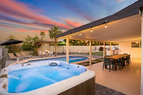 Good Vibes Pool Hot Tub Putt Putt Pool Table House in Scottsdale