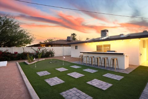 Good Vibes Pool Hot Tub Putt Putt Pool Table House in Scottsdale