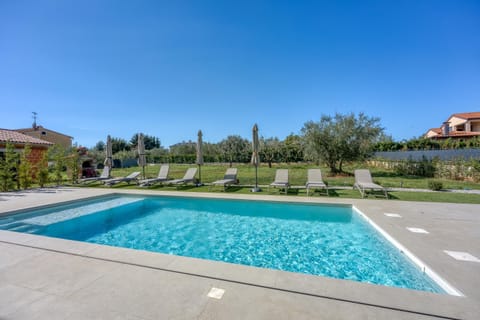 Day, Garden, Garden view, Pool view, Swimming pool, sunbed