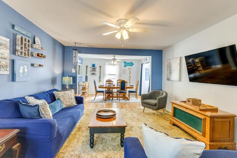 Beachfront, Dog-Friendly Milford Getaway with Yard! Appartement in Milford