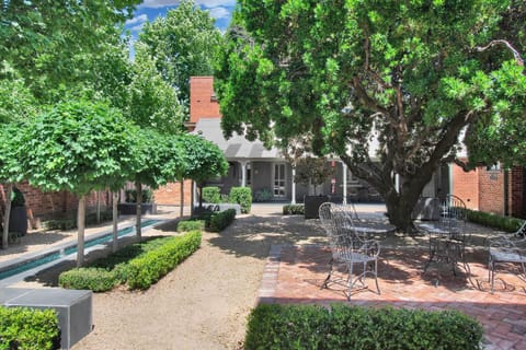 Garden, Inner courtyard view