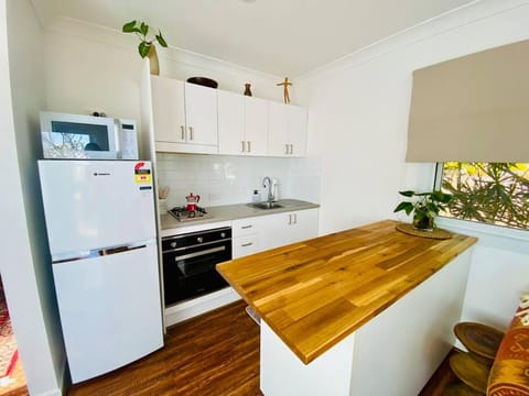 Caba Beach Condo - Bring your board ! Cute cabin, walk to the beach! Apartment in Tweed Heads