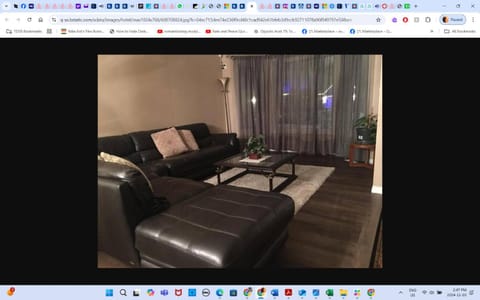 Main floor room 4, 22 minute from airport Bed and Breakfast in Edmonton