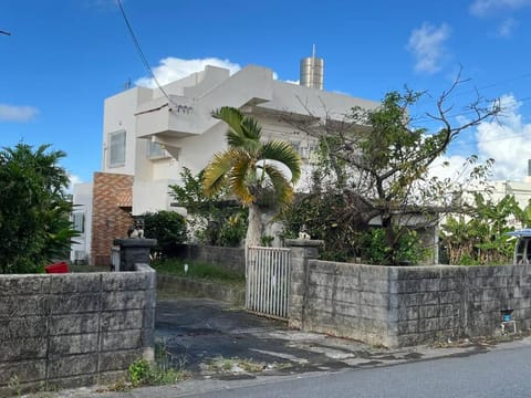 読谷喜名ハウス Apartment in Okinawa Prefecture