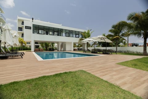 Property building, Spring, Day, Garden, Garden view, Pool view, Swimming pool, Swimming pool, sunbed