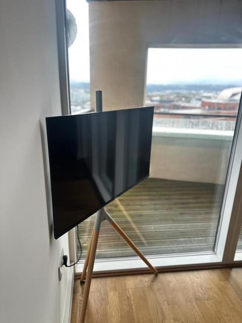 Bright 2BR Oasis with Balcony in Cardiff Bay Apartment in Cardiff