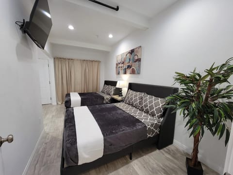 Modern Studio apartment right next to MrC hotel 5 minutes to Rodeo Drive Apartment in Beverly Hills