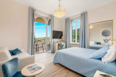 Bed, Natural landscape, TV and multimedia, Photo of the whole room, Bedroom, Sea view