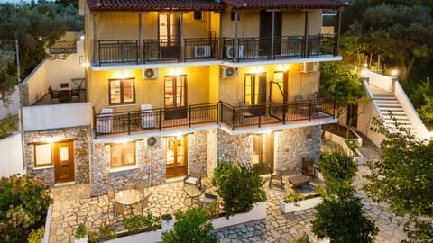 Skiathos Island Suites Apartahotel in Troulos