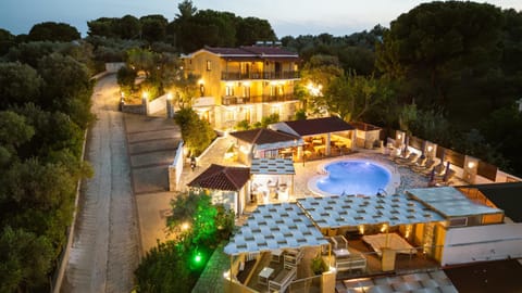 Skiathos Island Suites Apartahotel in Troulos