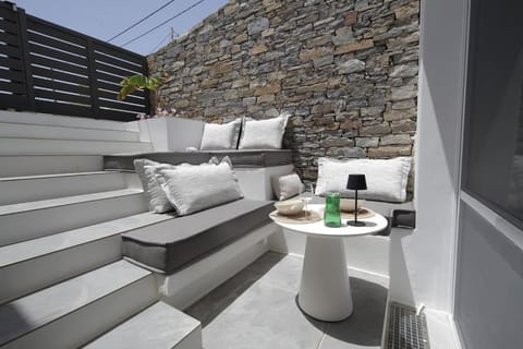 Day, Balcony/Terrace, Seating area