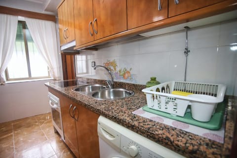 Kitchen or kitchenette, dishwasher, stove