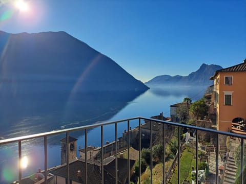 Balcony/Terrace, Lake view